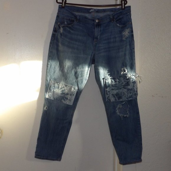 Old Navy Denim - Old Navy Boyfriend MidRise Distressed Patches Skinny Jeans Sz 14